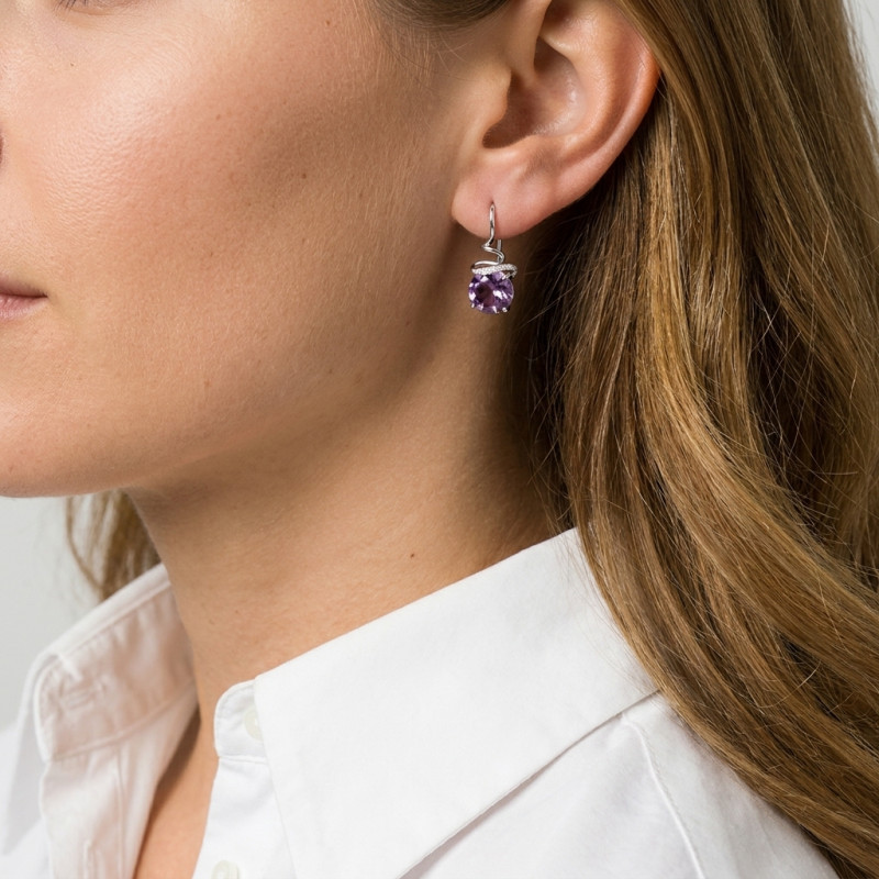 Boucles d'oreilles Or  Blanc 750 Améthyste Ronde 8mm et Diamant porté
