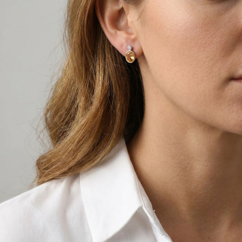 Boucles d'oreilles Or Blanc 750 Citrine Ovale 9x7mm et Oxydes de zirconium porté