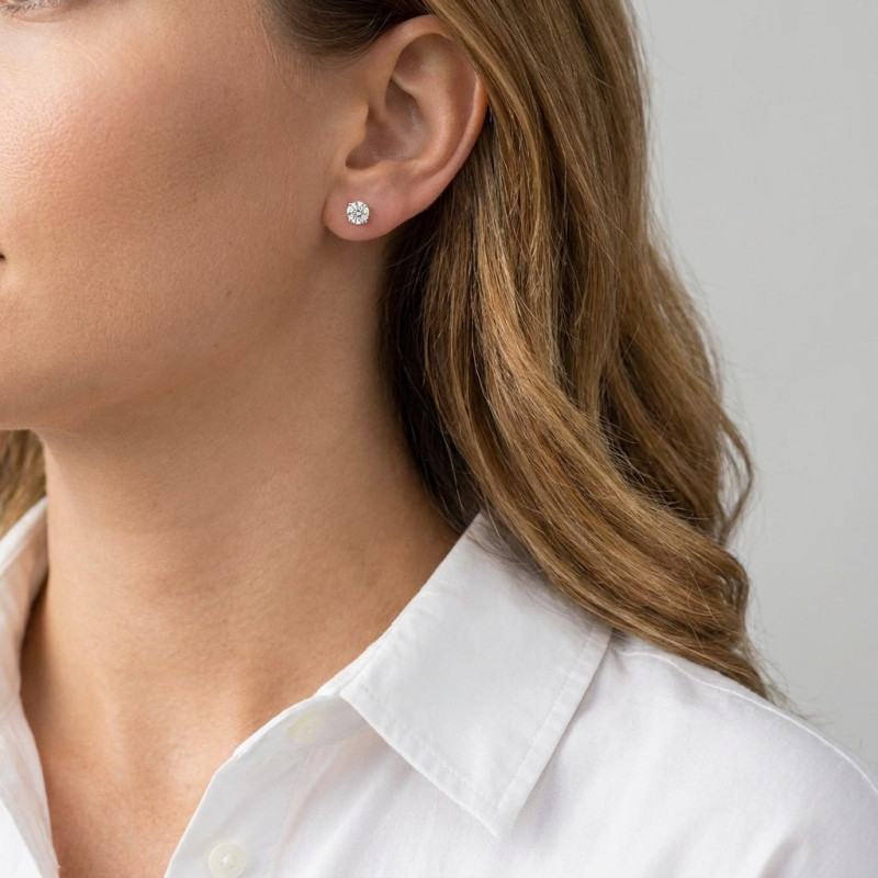 Boucles d'oreilles Or Blanc 750 Diamants 0.60 carat porté