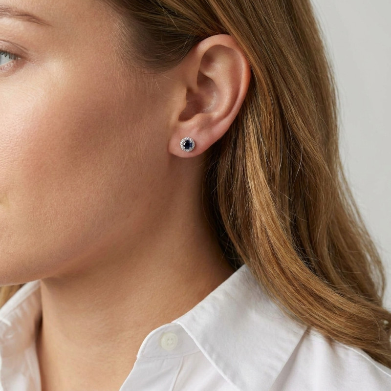 Boucles d'oreilles Or Blanc 750 Saphir Rond 3mm et Diamant porté