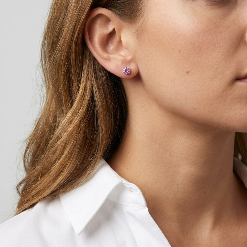 Boucles d'oreilles Or Blanc 750 Saphir Rose 5mm porté