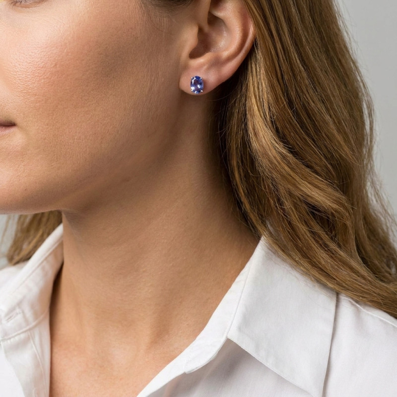 Boucles d'oreilles Or Blanc 750 Tanzanites Ovales 8x6mm porté