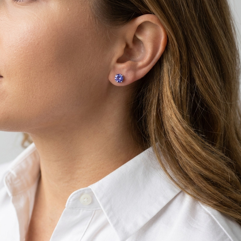 Boucles d'oreilles Or Blanc 750 Tanzanites rondes 6mm porté