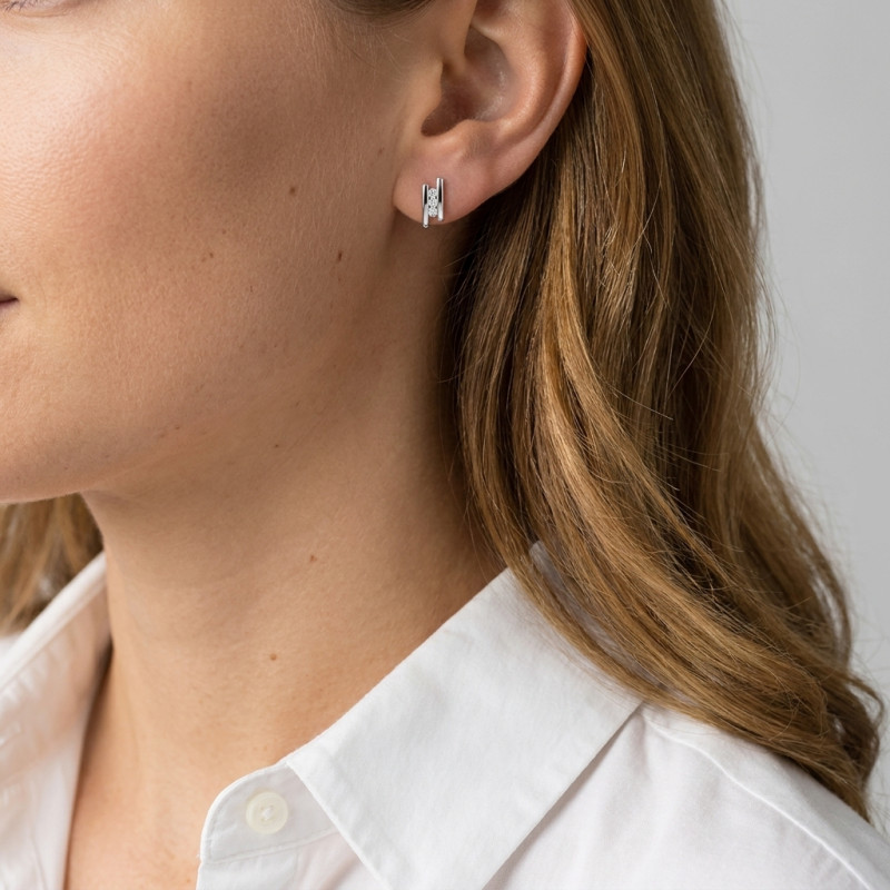 Boucles d'oreilles Or Blanc Diamant Trilogie porté