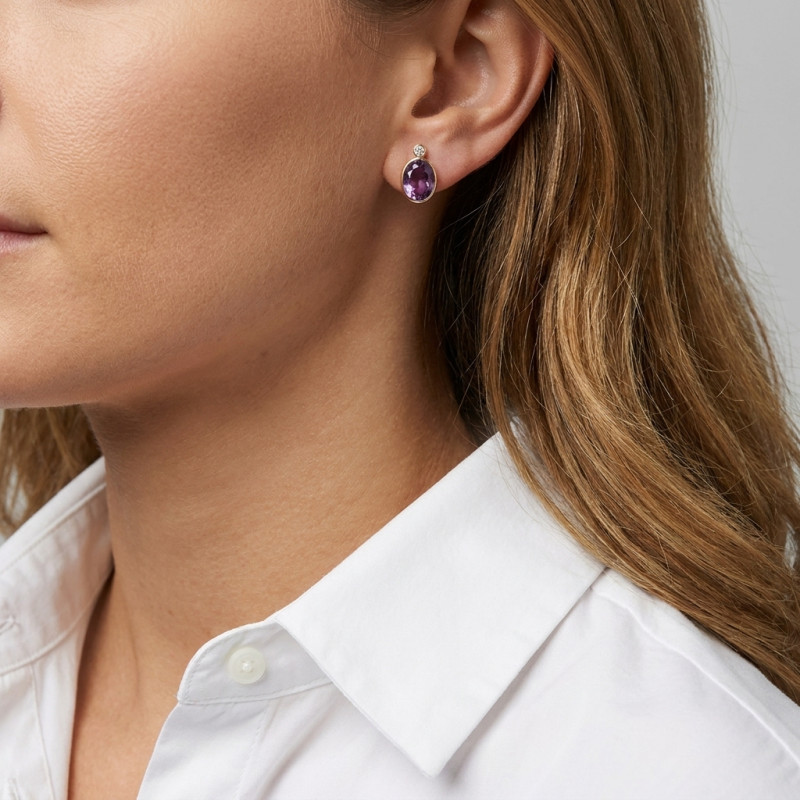 Boucles d'oreilles Or Jaune 750 Améthyste Ovale 9x7mm et Oxydes de zirconium porté