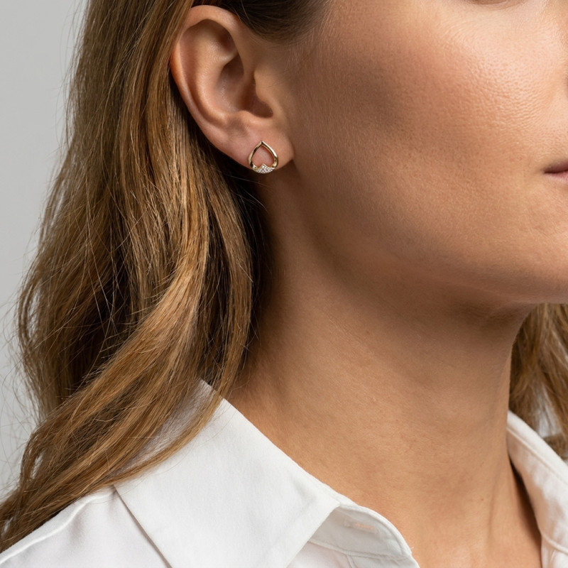 Boucles d'oreilles Or Jaune 750 coeur inversé et diamant porté