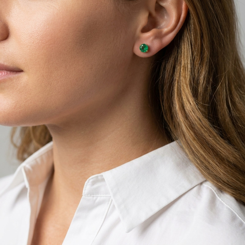 Boucles d'oreilles Or Jaune 750 Emeraudes rondes 5mm porté