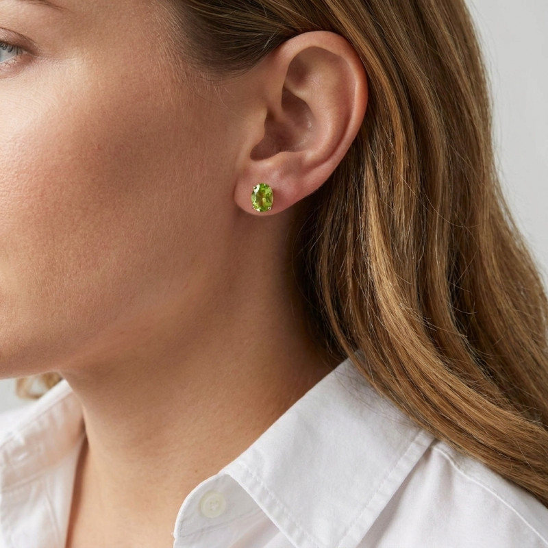 Boucles d'oreilles Or Jaune 750 Péridot Ovale 8x6mm porté