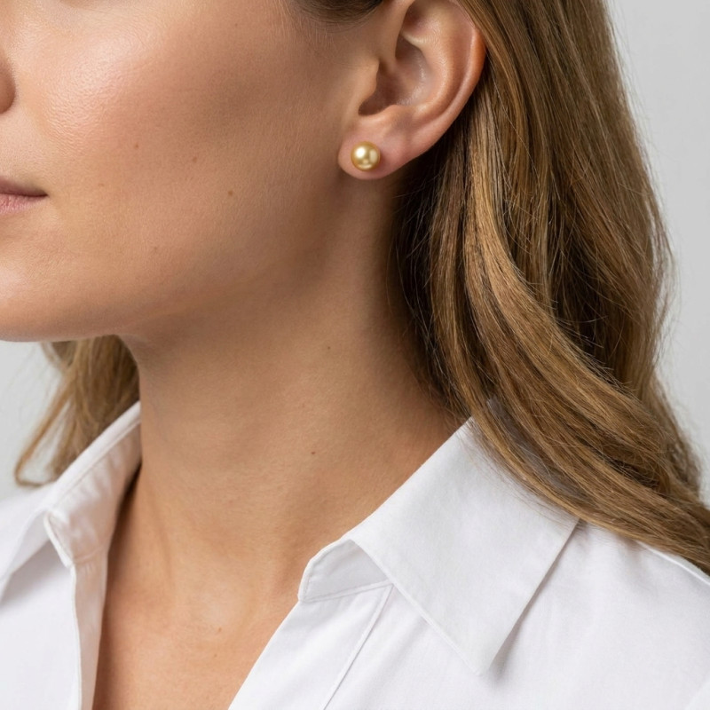 Boucles d'oreilles Or jaune 750 Perle de culture Gold du Pacifique 7mm porté
