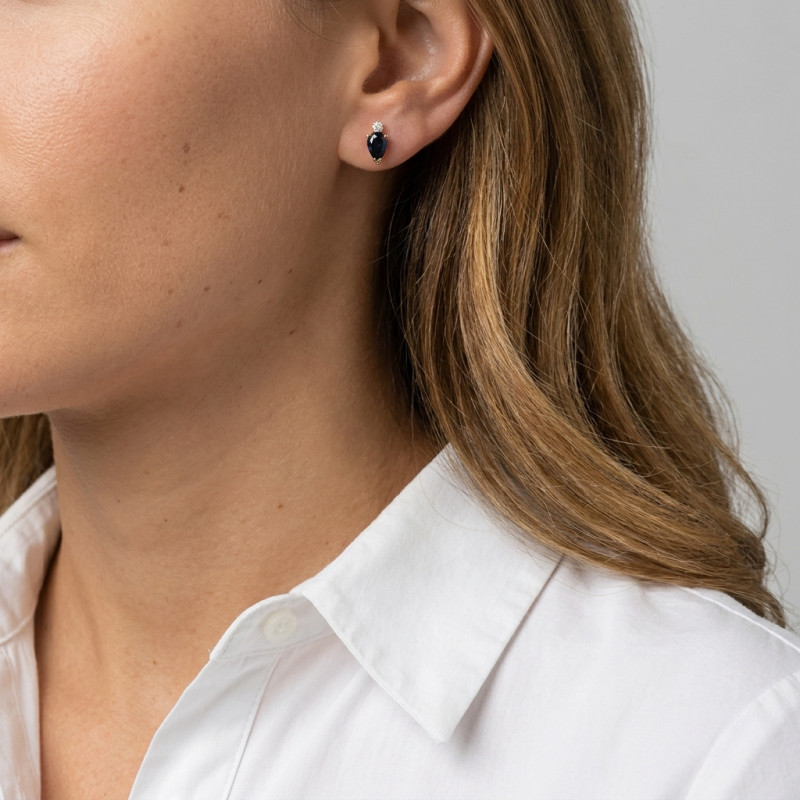Boucles d'oreilles Or Jaune 750 Saphir Poire 6x4mm et Diamant porté