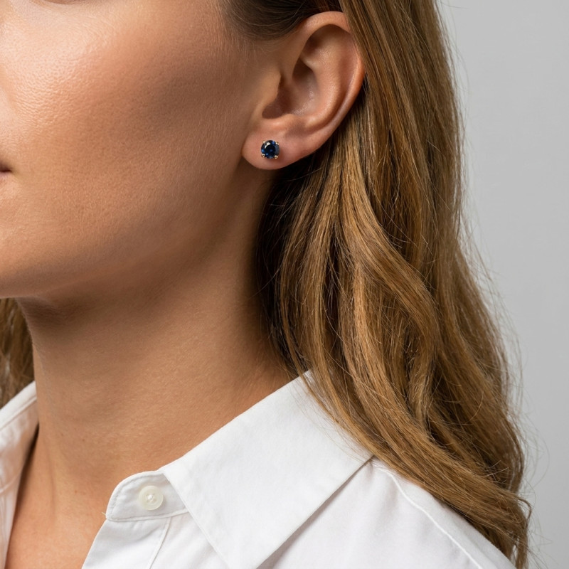 Boucles d'oreilles Or Jaune 750 saphir Rond 5mm porté