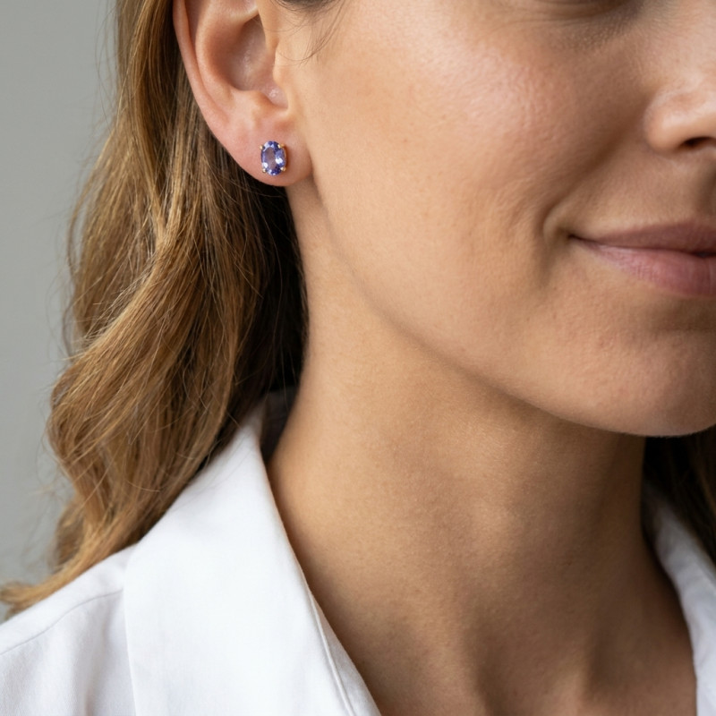 Boucles d'oreilles Or Jaune 750 Tanzanite Ovale 7x5mm porté