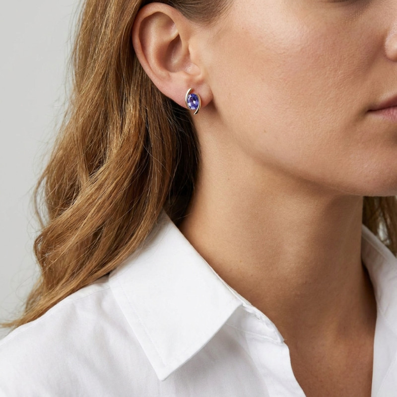 Boucles d'oreilles Or Jaune 750 Tanzanites Ovales porté