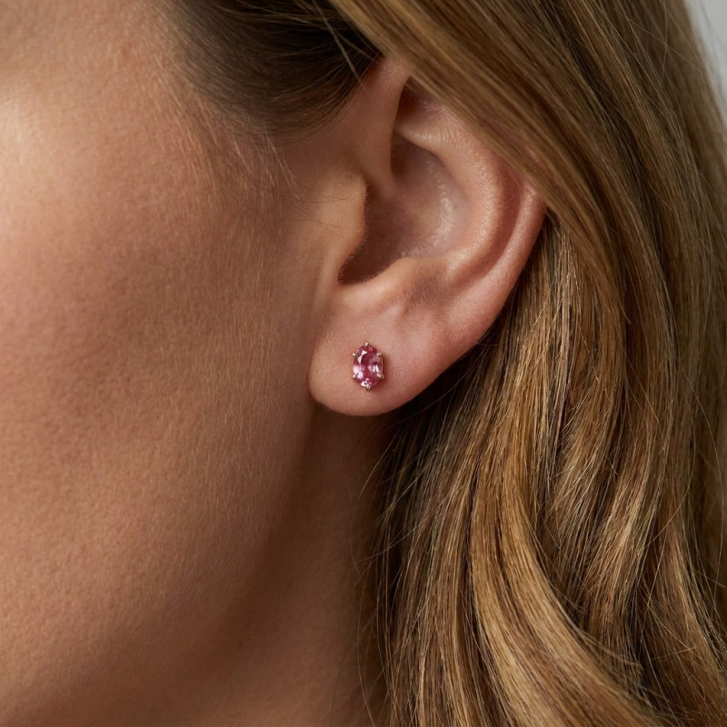 Boucles d'oreilles Or Jaune 750 Tourmaline Rose 6x4mm porté