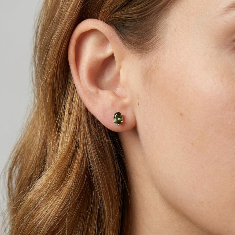 Boucles d'oreilles Or Jaune 750 Tourmaline Verte 6x4mm porté