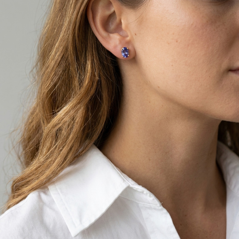Boucles d'oreilles Or Jaune Tanzanites AAA Ovales 7.5x5.5mm porté