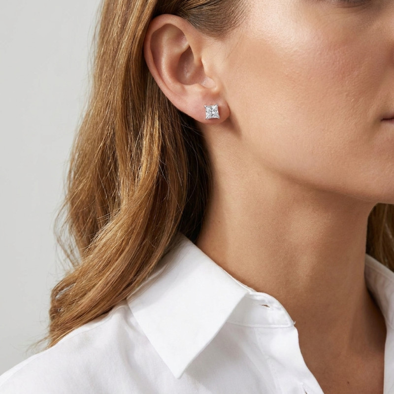 Boucles d'oreilles Oxyde de zirconium Carrés Or Blanc 375 porté