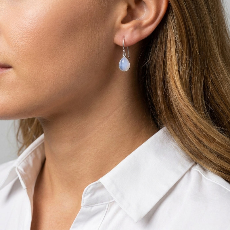 Boucles d'oreilles Pendantes Argent 925 Calcédoine Bleue Poire facettée 9x7mm porté