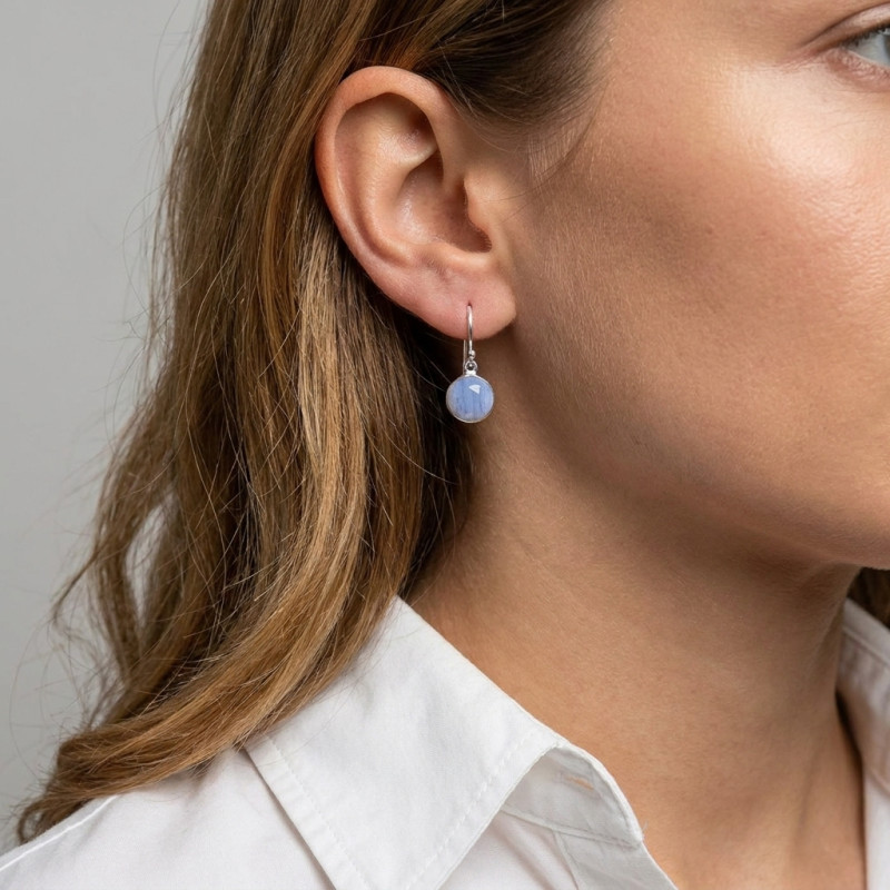 Boucles d'oreilles Pendantes Argent 925 Calcédoine Bleue Ronde facettée 9mm porté