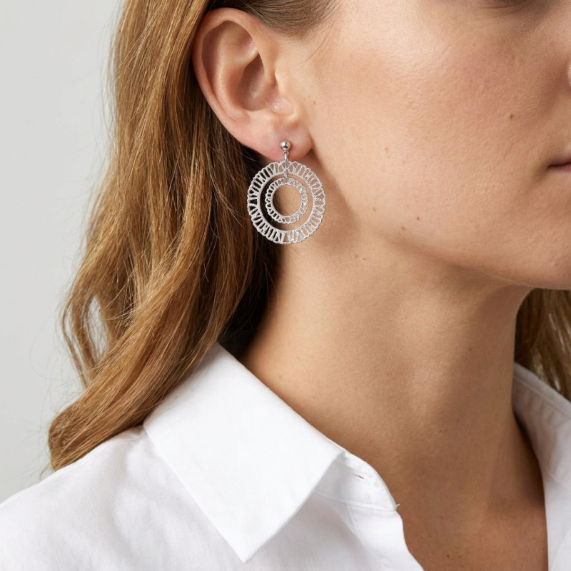Boucles d'oreilles pendantes Argent 925 cercles texturés porté