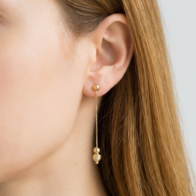 Boucles d'oreilles pendantes Argent 925 doré boule ciselée porté