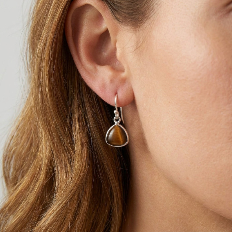 Boucles d'oreilles Pendantes Argent 925 et Oeil de tigre Triangulaire 10mm porté