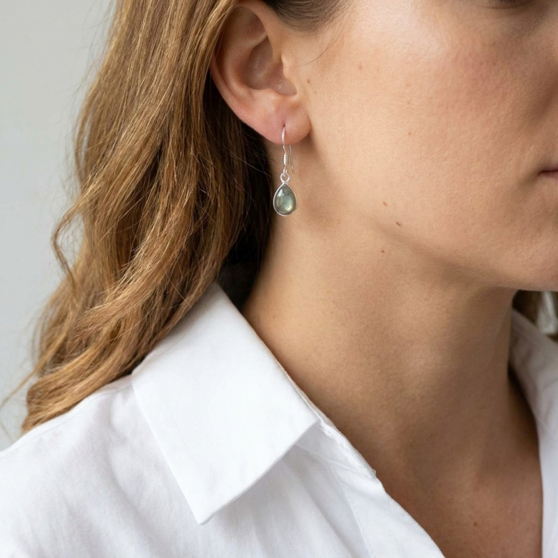Boucles d'oreilles Pendantes Argent 925 Labradorite Poire 10x7mm porté