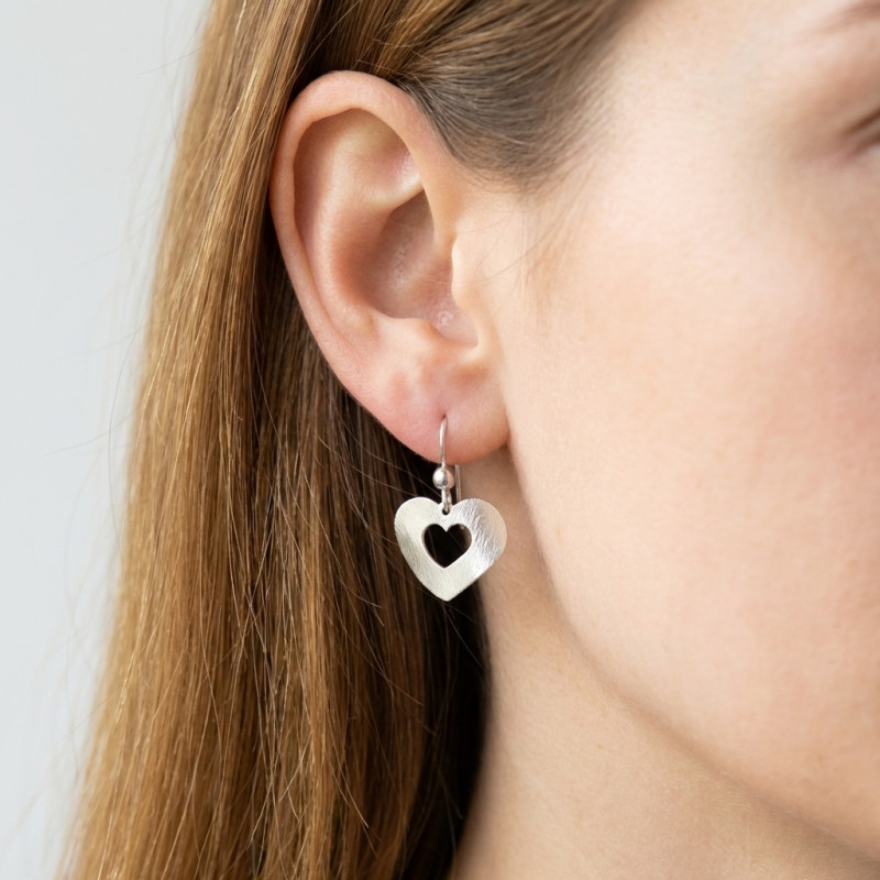 Boucles d'oreilles pendantes Argent 925 rhodié Coeur brossé porté
