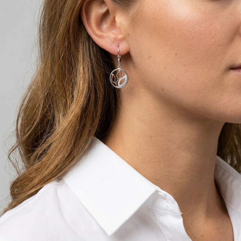 Boucles d'oreilles Pendantes Argent 925 Rhodié et Rosé motif Fleurs et Oxydes porté