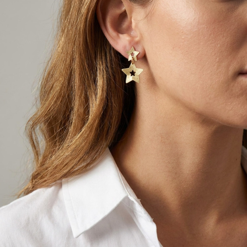 Boucles d'oreilles Pendantes Argent Doré Brossé Etoile porté