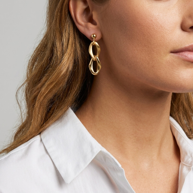 Boucles d'oreilles pendantes Argent Doré Losanges texturées porté