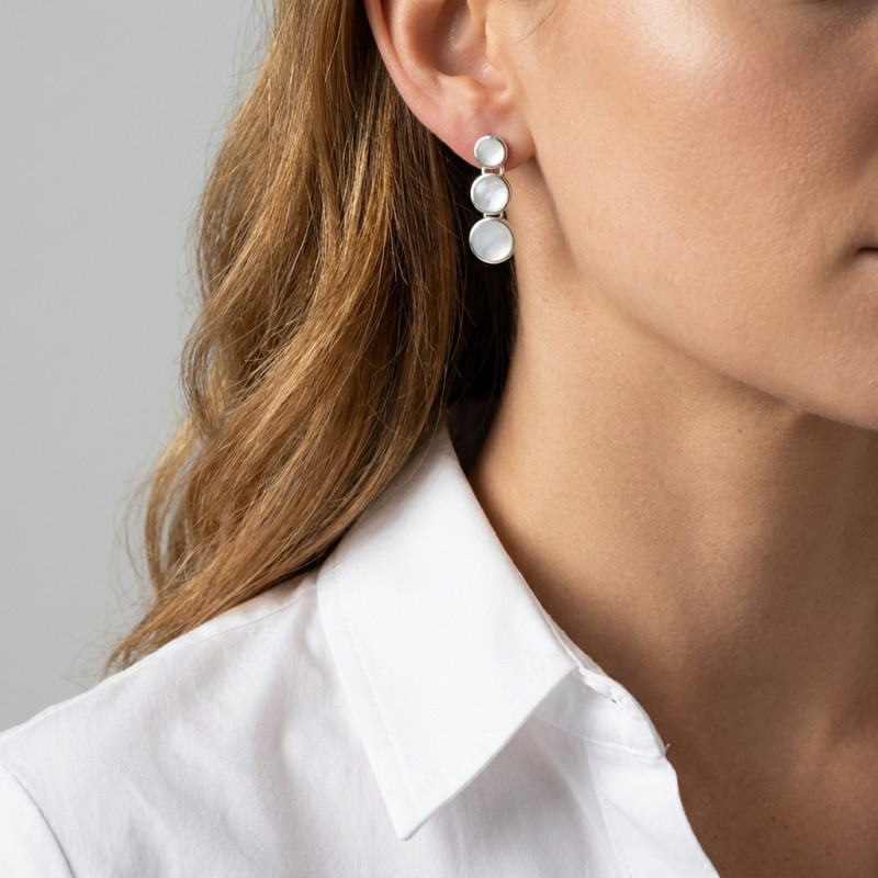 Boucles d'oreilles pendantes Argent et Nacre blanche porté