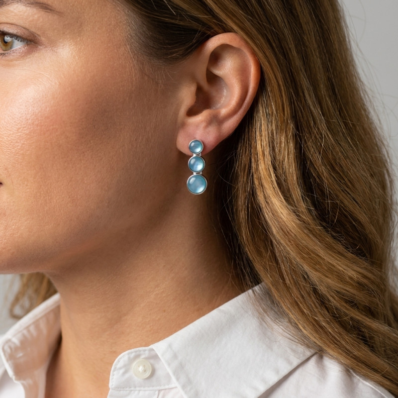 Boucles d'oreilles Pendantes Argent et Nacre bleue porté