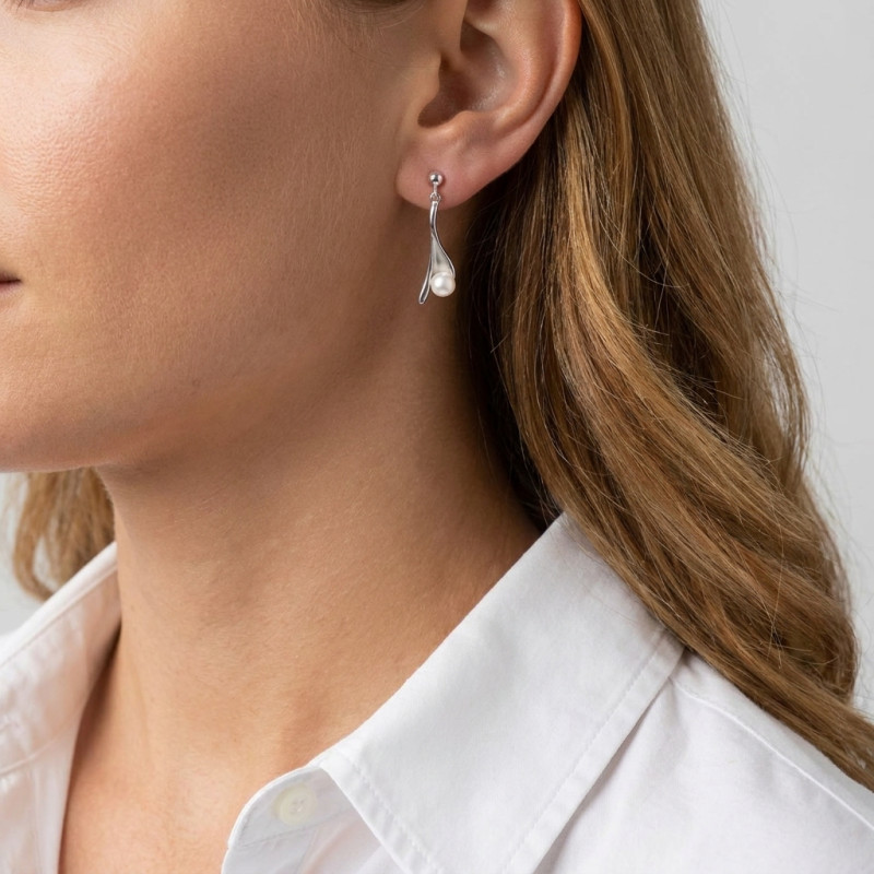 Boucles d'oreilles Pendantes Argent et Perle de Culture porté