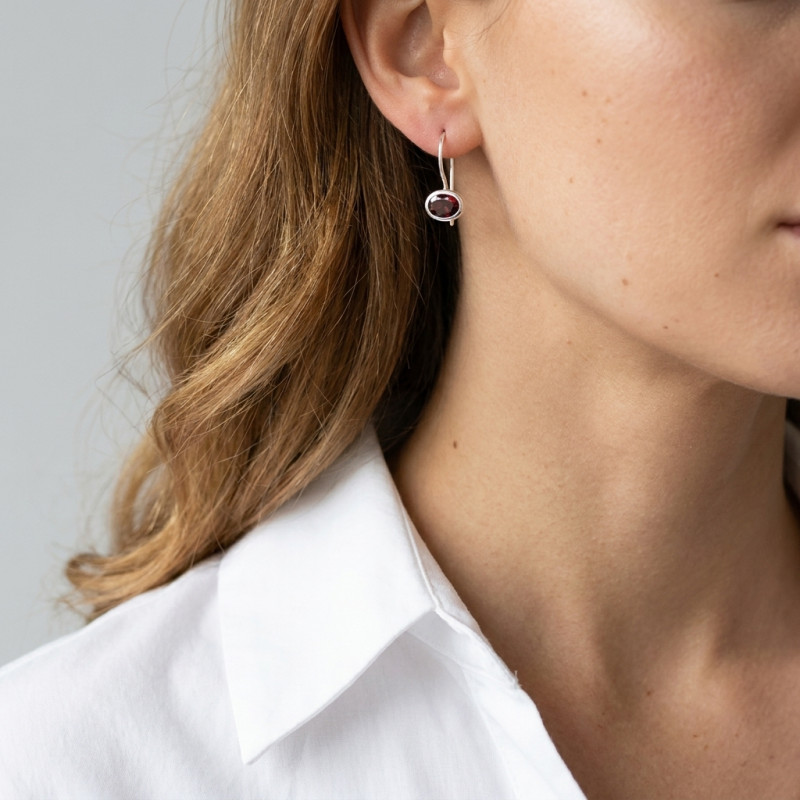 Boucles d'oreilles Pendantes Argent  Grenat Ovale 7x5mm porté