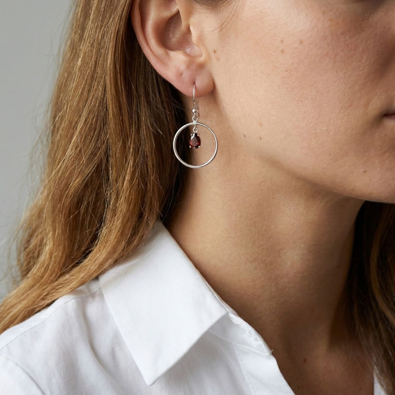 Boucles d'oreilles Pendantes Argent  Grenat Poire porté