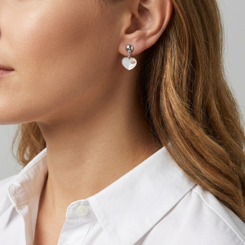 Boucles d'oreilles pendantes Argent Rhodié 2 tons coeur en nacre porté