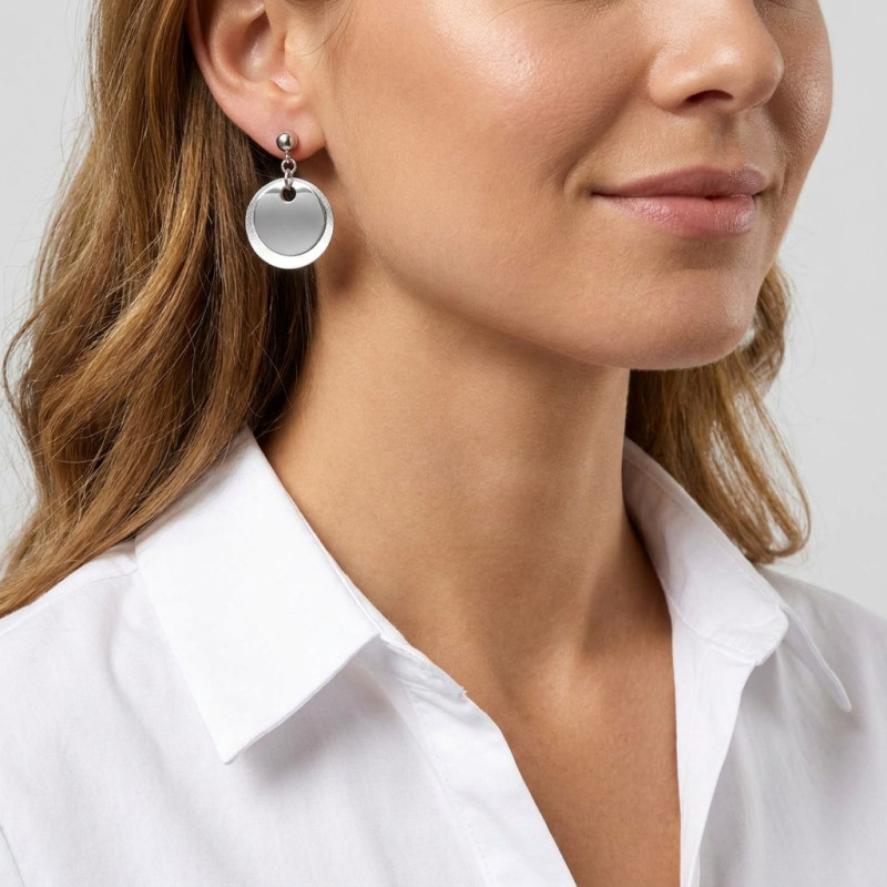 Boucles d'oreilles pendantes Argent Rhodié cercles ondulés porté
