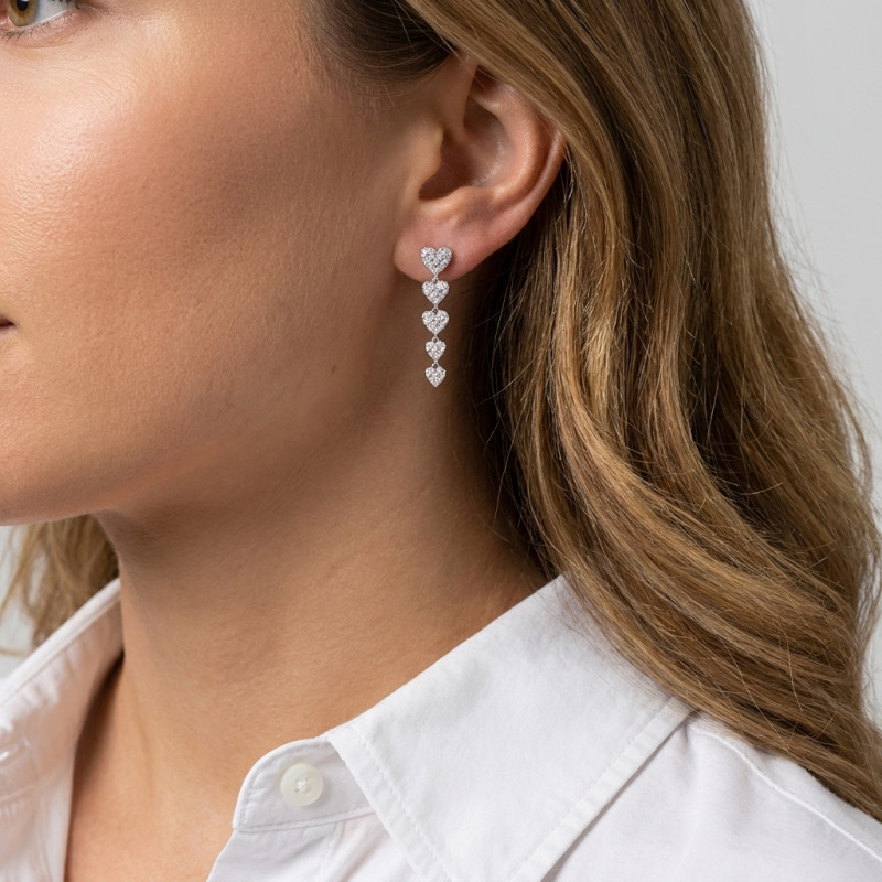 Boucles d'oreilles Pendantes Argent Rhodié Coeurs en chutte et oxydes de zirconium porté