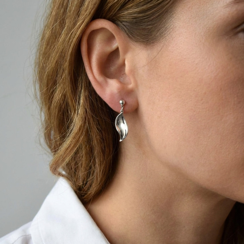 Boucles d'oreilles pendantes Argent Rhodié Feuille porté