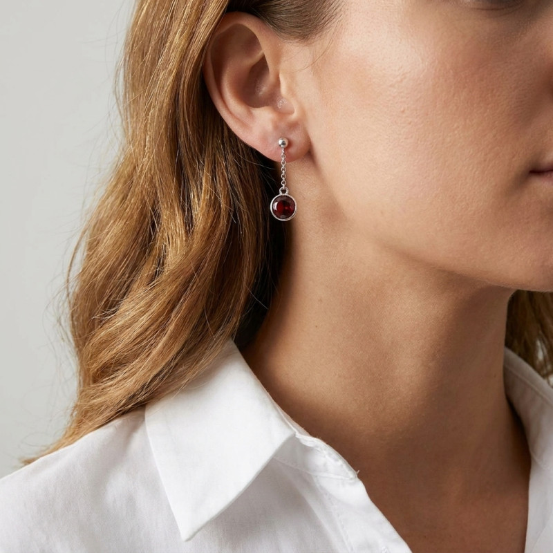 Boucles d'oreilles Pendantes Argent Rhodié  Grenat rond porté