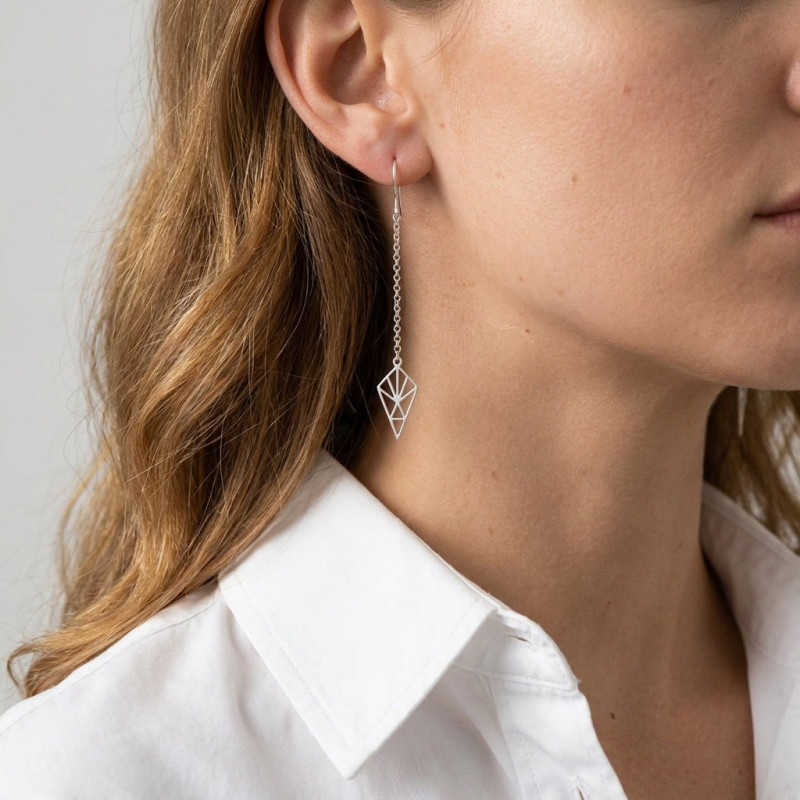 Boucles d'oreilles Pendantes Argent Rhodié Losange Origami porté