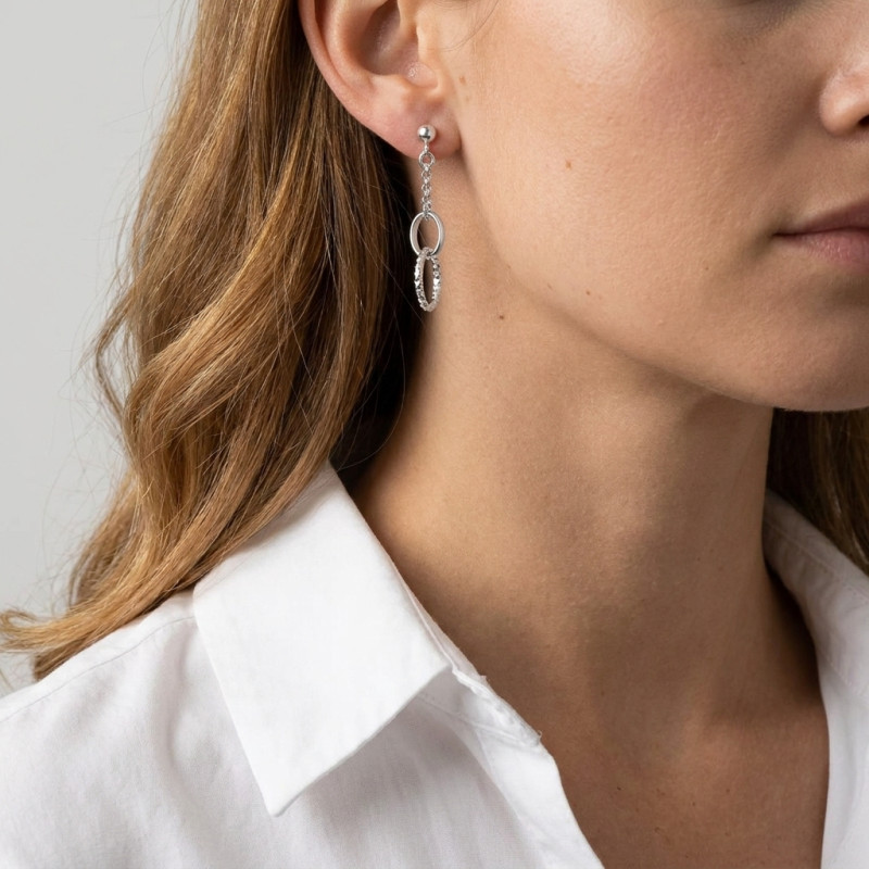 Boucles d'oreilles pendantes Argent Rhodié Ovale texturé et Chaînette porté