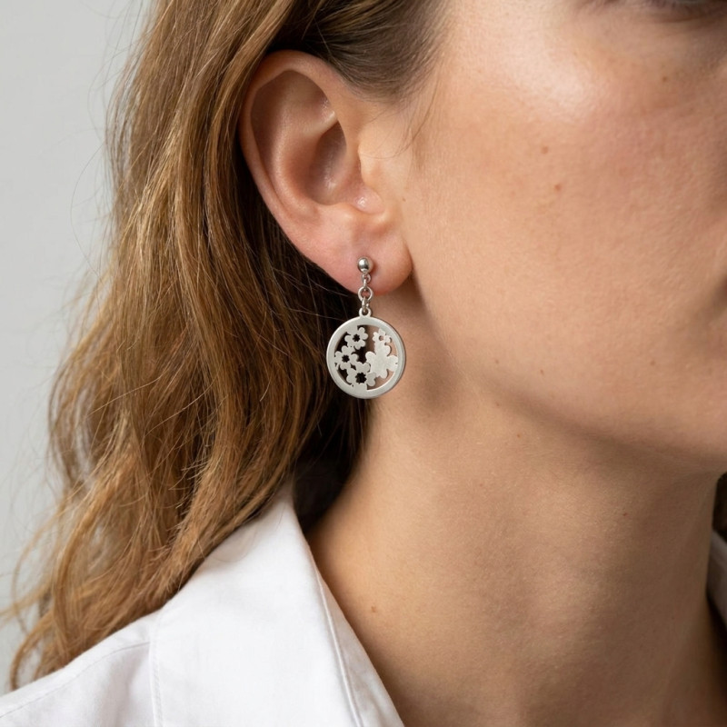 Boucles d'oreilles pendantes Argent Rhodié trèfle à 4 feuilles porté