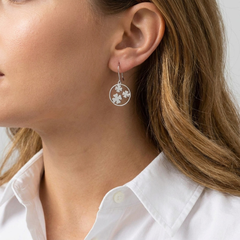 Boucles d'oreilles pendantes argent rhodié trèfles porté