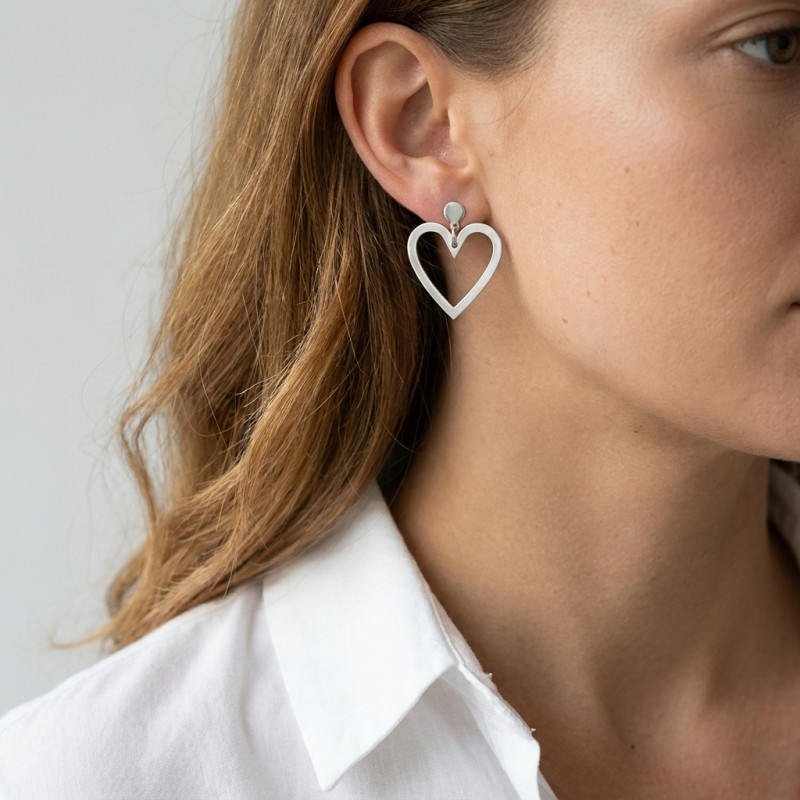 Boucles d'oreilles pendantes coeurs en Argent 925 rhodié  porté