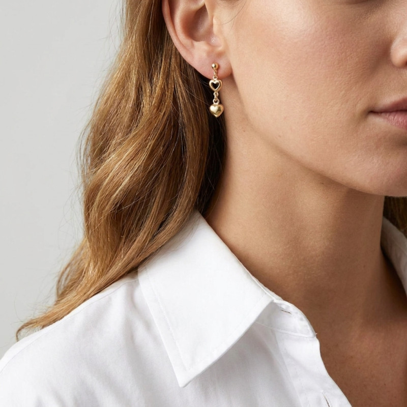 Boucles d'oreilles Pendantes Coeurs  en Or Jaune 375 porté