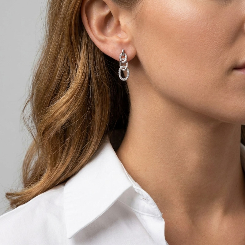 Boucles d'oreilles Pendantes en Argent 925 Rhodié Maillons pavés d'Oxydes porté