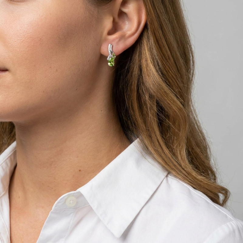 Boucles d'oreilles Pendantes en Argent 925 Rhodié Péridot Poire et Marquise porté