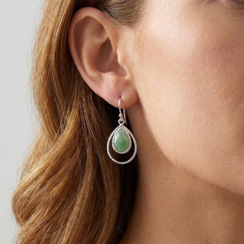 Boucles d'oreilles Pendantes en Argent et Aventurine Poire Cabochon porté